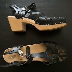 Swedish Hasbeens size 39 clogs sandals